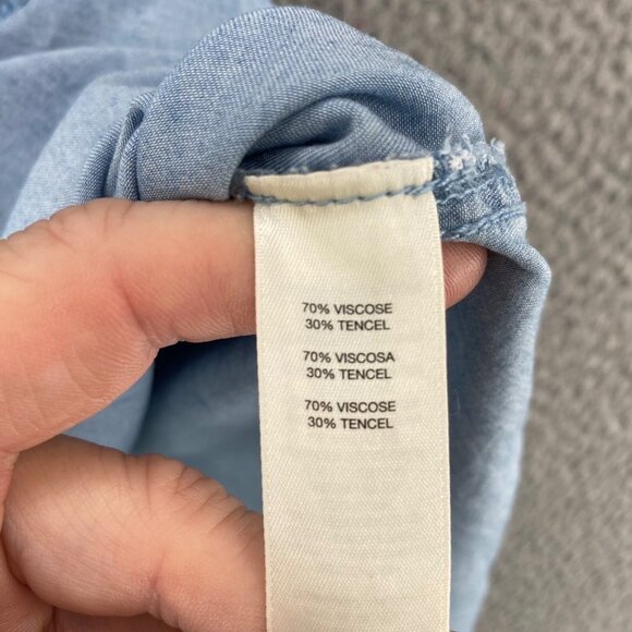 Chicos Shirt Womens 0 US Small Blue Chambray Button Up Collar Sleeveless Hi Low - Picture 6 of 10